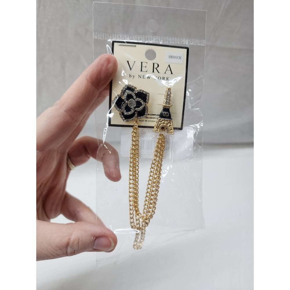 Vera New York Brooch Pin new in package jb